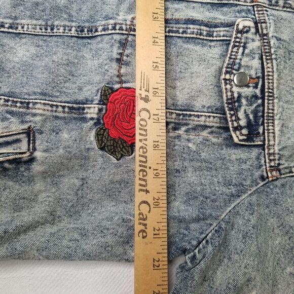 Forever 21 Plus Acid Wash Denim Jean Trucker Jacket Howling Wolf Back Patch 2X - Picture 7 of 11